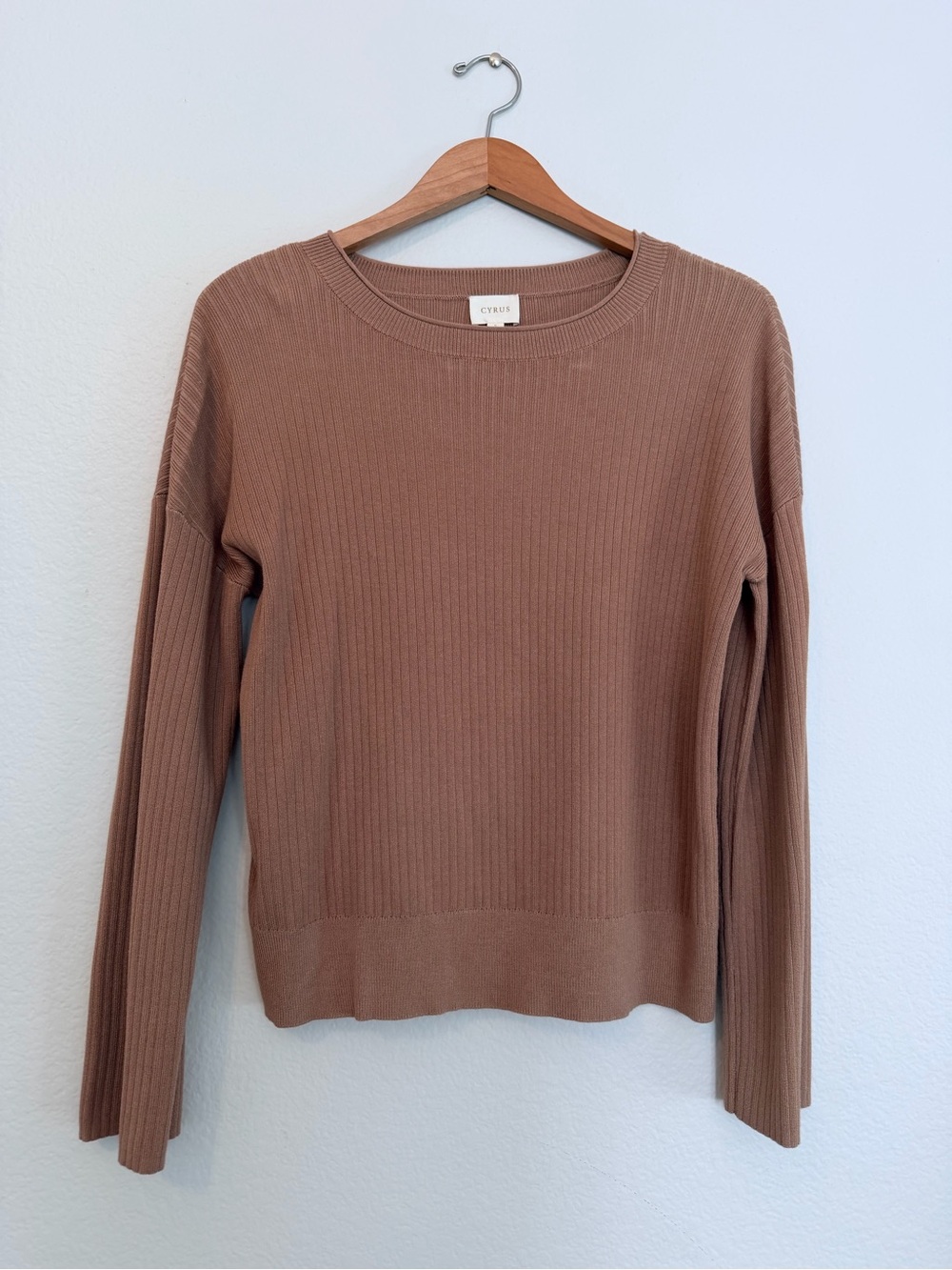 Cyrus Ribbed Long-Sleeve Sweater in Brown Size S